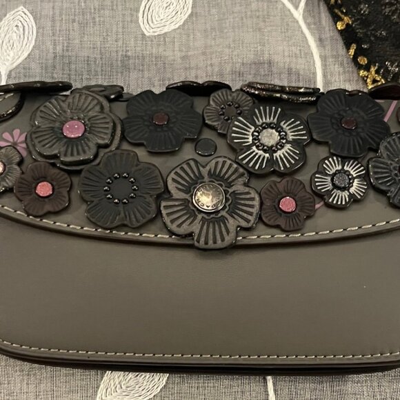 Coach Dakotah Linked Tea Rose Bag And Matching Clutch Wallet With 2 Charms! - Picture 5 of 8